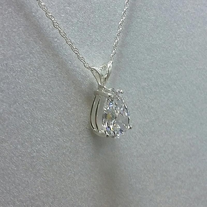 Huitan water drop necklace.