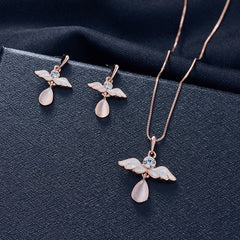 Water drop pendant with elegant rhinestones.